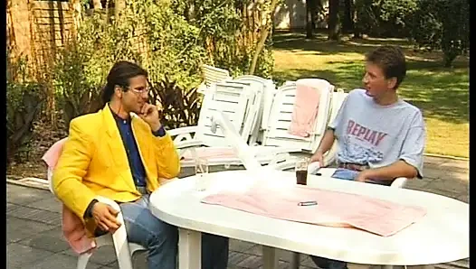 За немецкими дверями усердно трахают