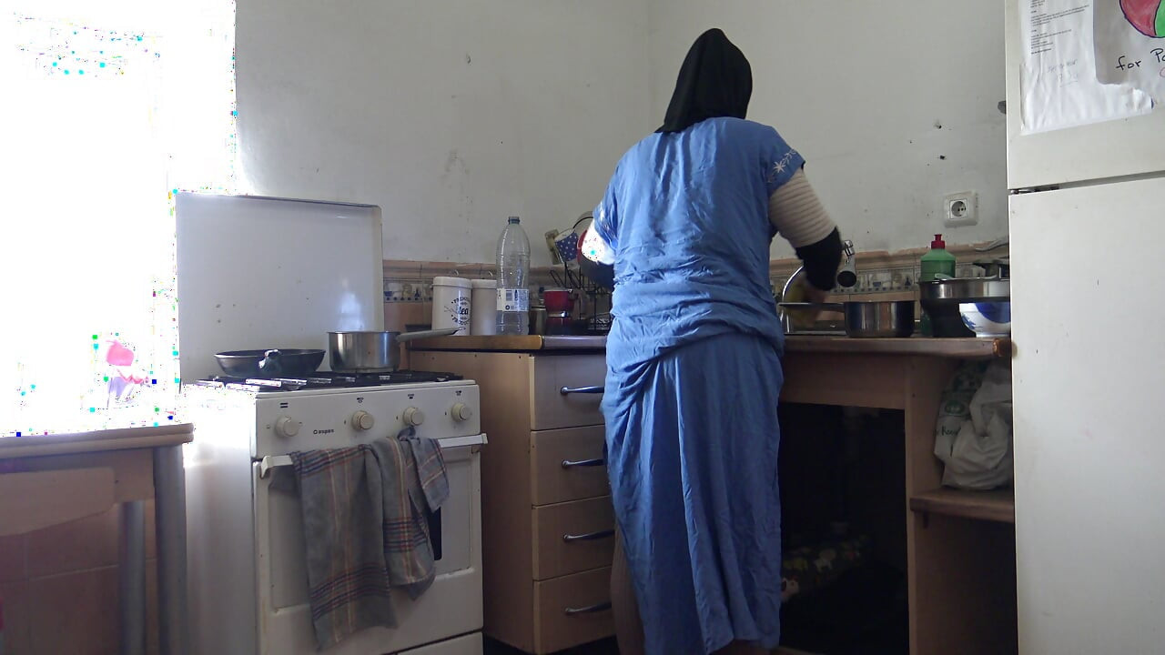 HOMEMADE HARD FUCKING ARAB WIFE IN KITCHEN