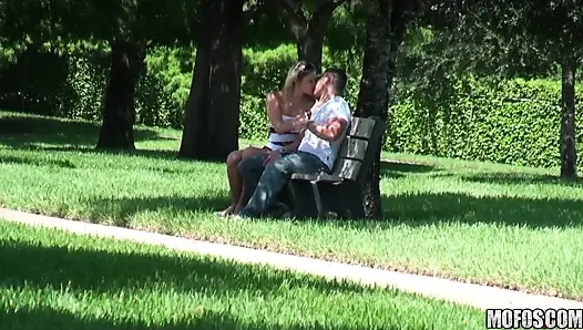 Pervs on patrol - amatuer blonde suka banget direkam