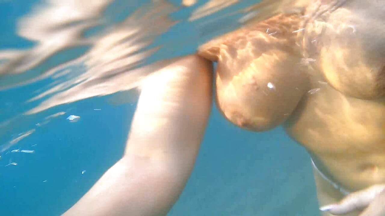 Luna sucks her mouthpiece underwater before getting fucked