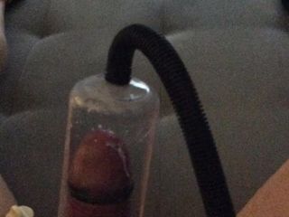 Pompa per cazzo e bondage con grandi capezzoli succhia i piedi nei tacchi