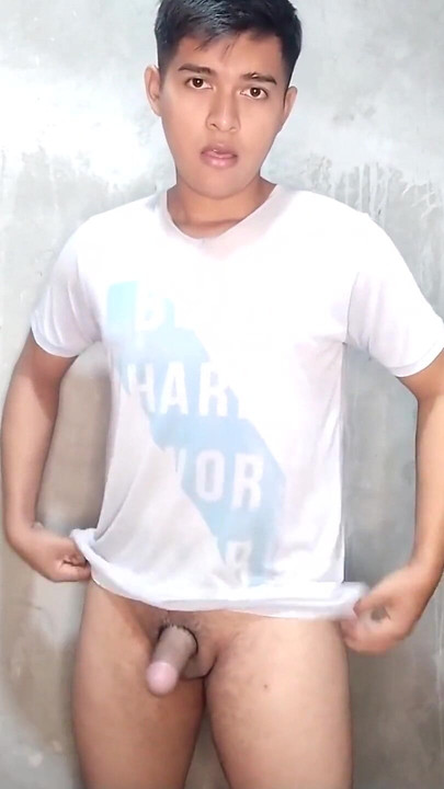 Горещ млад мъж се самозадоволява в стаята си