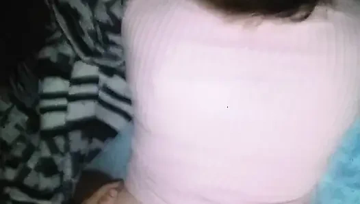 Aku memasukannya ke pacarku dengan gaun pink dan pantat montok