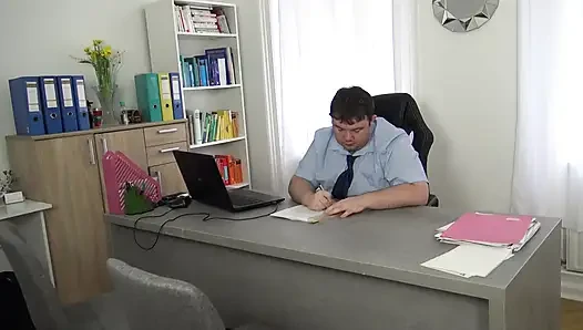Der neue job mit dem dominanten chef!