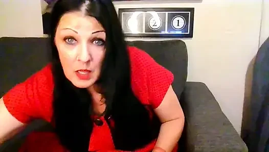 Seksi orta yaşlı seksi kadın esniyor
