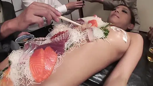 Yemek yemekten zevk alıyormuş gibi amımı ye!