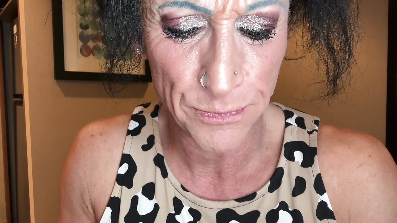 Goddess Kandys Naughty Oral Routine