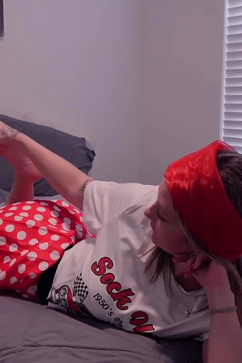 Peyton's Sultry '50s Foot Worship POV Devotion Awaits!