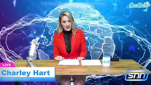 Pembawa berita tante bahenol lagi baca berita saat lagi asik ngentot kontol sybian