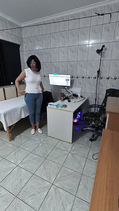 Ginecologistas clandestinos são um negócio perigoso. Creampie anal.