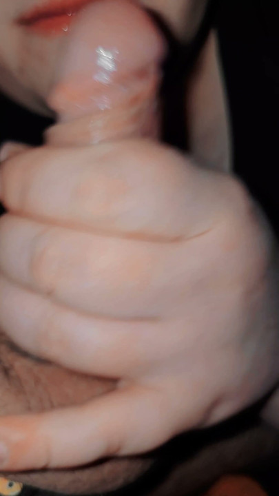 pulsating the penis and injecting sperm into her mouth.  slow blowjob | Clip 2