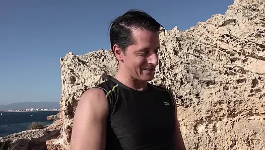 Йога-секс на улице на улице для молодой блондиночки