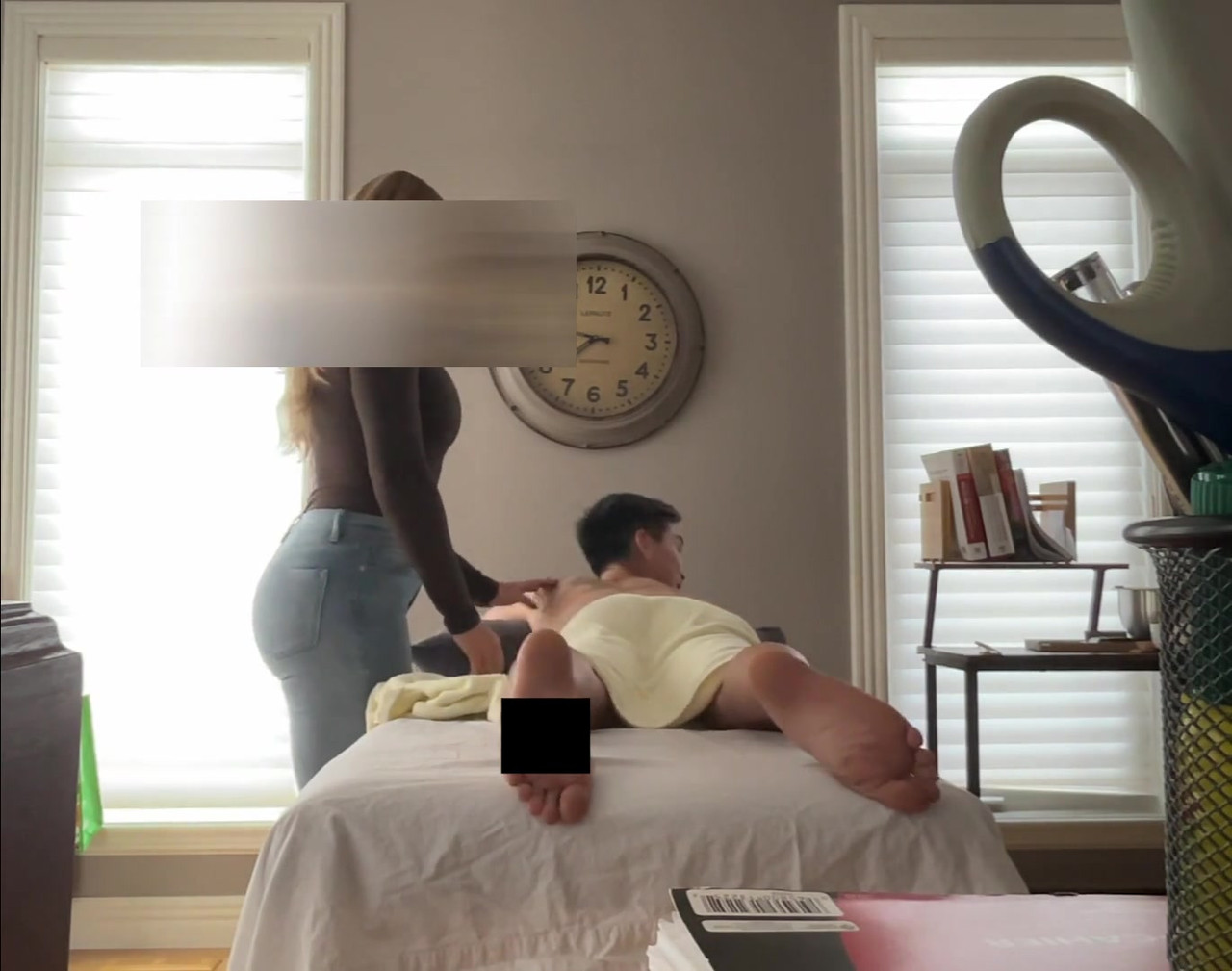 正统的frenchxrussian实习生rmt被巨大的亚洲鸡巴勾引 第一次约会