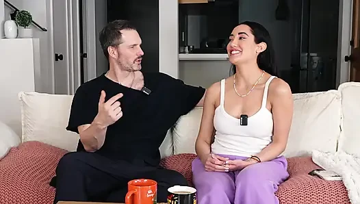 Güzel latin yıldızı Chloe Amour Tom Games podcast'inde twerk yapıyor