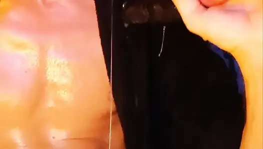 Dildoyla öğürüyor