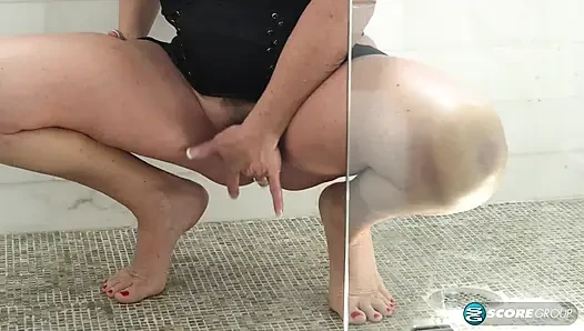 Ruby o'connor lagi asik mandi bareng