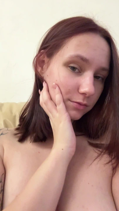 Teen enjoys morning awakening after hot sex