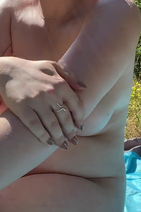 Outdoor Curvy Slut Puts on Sunscreen