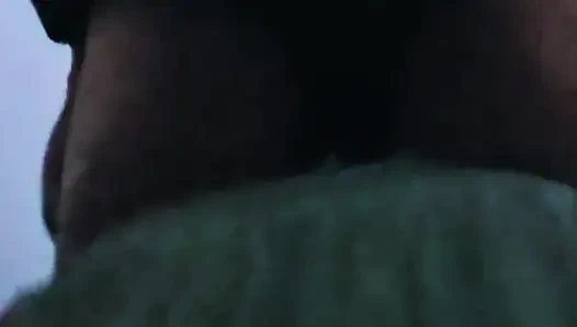 Миниатюрную филиппинку трахают в публичной ванной, еще стонет и грязно говорит