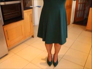 Yeşil salıncak elbiseli Sindy