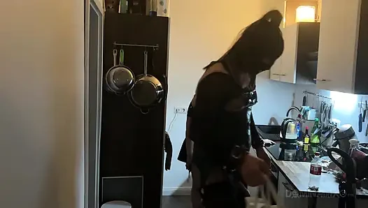 Mutfakta yumruk sokma çılgınlığı - olgun sürtükler geniş genişliyor