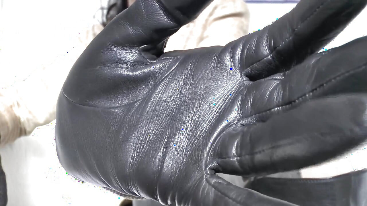 चीख़ चमड़े के दस्ताने आपको सह बनाते हैं, लेडी विक्टोरिया वैलेंटे