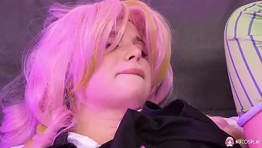 Bella Grey büyük yarakla sikilirken Mitsuri Kanroji'yi sikiyor