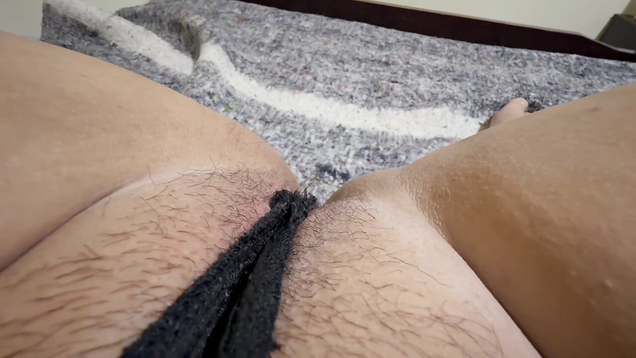 Büyük amıyla cameltoe yaparak tahrik oluyor