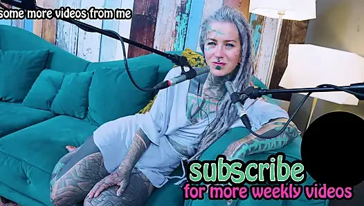 Z hakkında konuşuyorum - zeal - asmr podcast sfw konuşuyor gotik sıska kız dreadlocks dövmeli model dövmeli kız