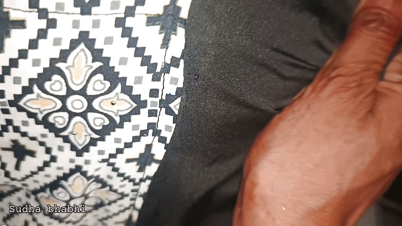 Mit csinált vele a mostohabátyja éjszaka, amikor a mostohanővére a szobájában volt?