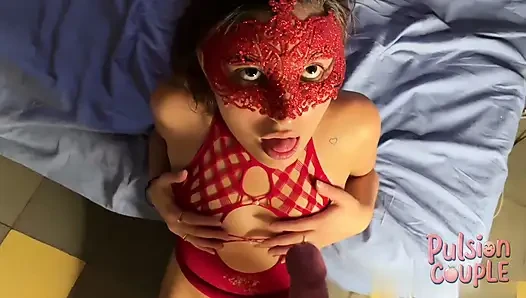 18 yaşındaki maskeli bir kızı hayal bile edepsizleştiriyor: çılgın büyük boşalma!
