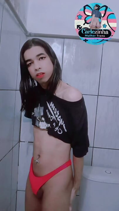 She Carlazinha 女变性人裸体 Carla 穿着内裤