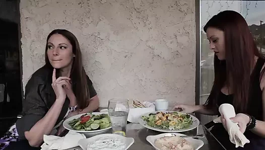 Samantha Ryan und Karlie Montana sind eifrige lesben, die