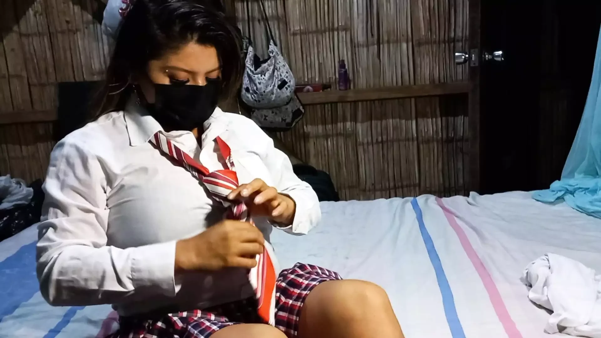 Pelajar dari Lima Peru melancap dengan dildo tebal sehingga meninggalkan duburnya terbuka luas