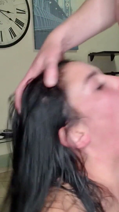 Closeup facefuck blowjob, air mani dalam mulut, air mani diludah ke atas tetek kecil | Klip 1