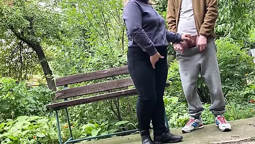 Kocaman poposu olan üvey anne bana izin veriyor