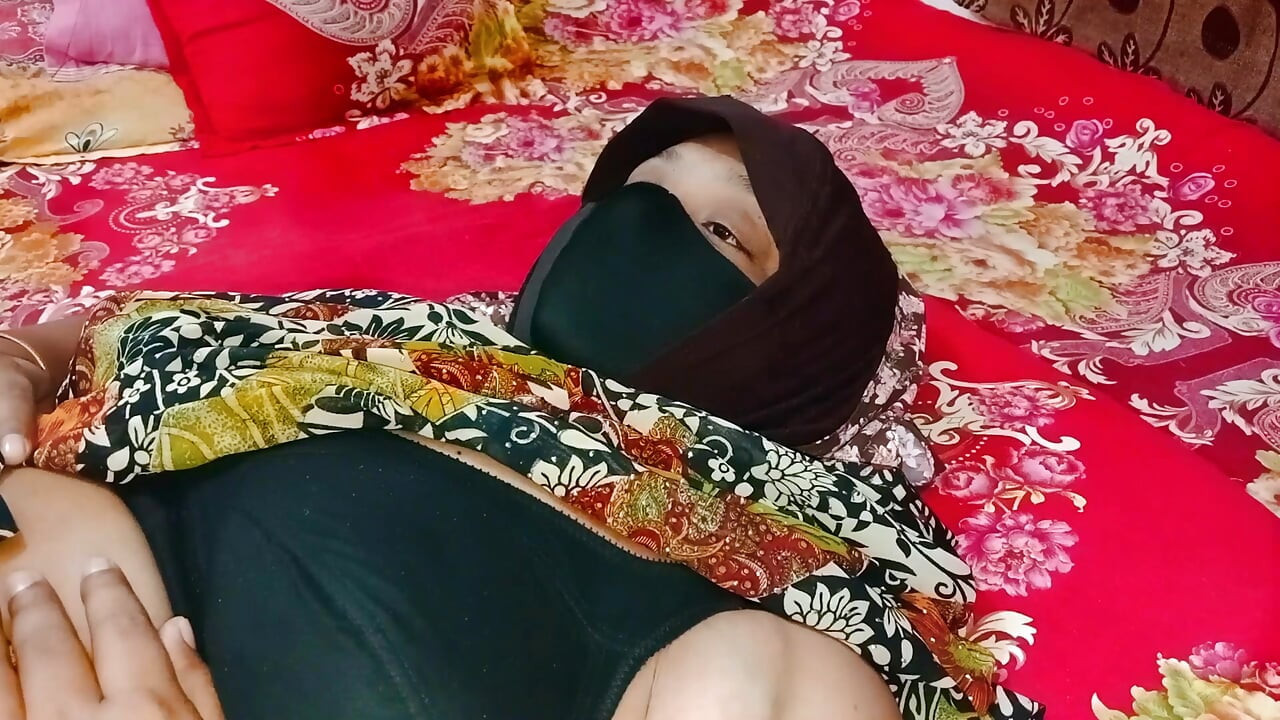 Rambut adik iparku sudah tumbuh jadi aku telpon tukang cukur dan memotongnya.