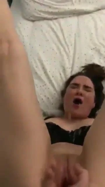 I masturbate my girlfriend while she pee on herself