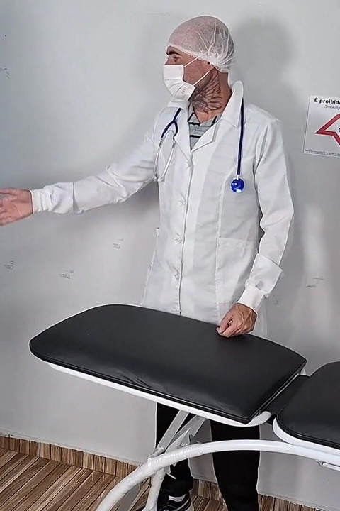 Ginecologista Fez Uma Troca Durante Exame, Trocou Dildo Pelo Pau!