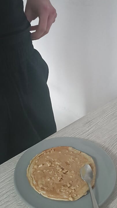 Hand Free Cum In A Pancake