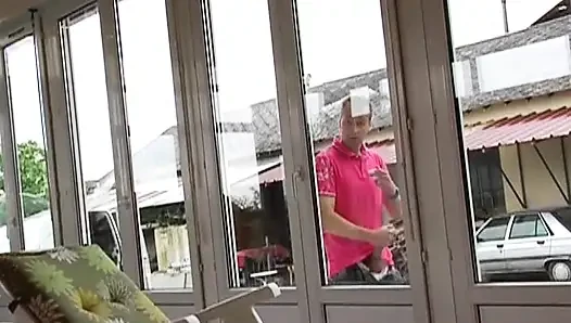Die vollbusige schlampe aus frankreich bekam ihre riesigen titten mit sperma bedeckt
