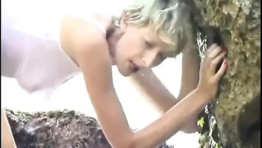 Genç erkek avcısı sürtük okyanusta yarak alıyor