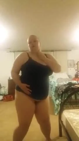 Chubby blond stripping.