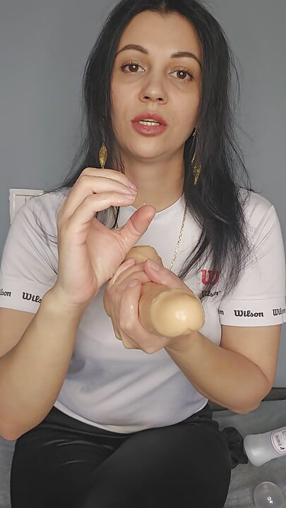 내 엉덩이에 손가락을 넣고 당신이 너의 자지를 빨아주는 걸 보고 싶어.