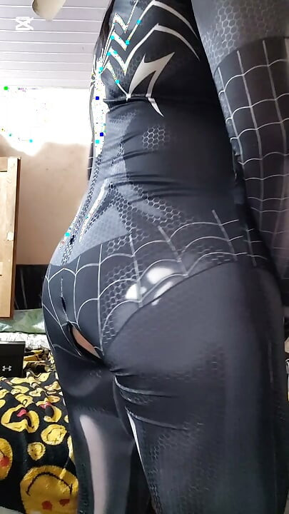 Σκύλα με το κοστούμι Spiderman Venom