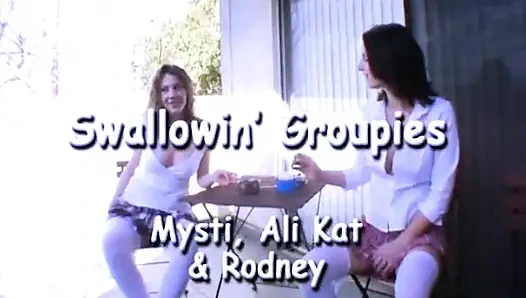 Nostaljik yutma grup seks yapıyor ve götünü sikiyor