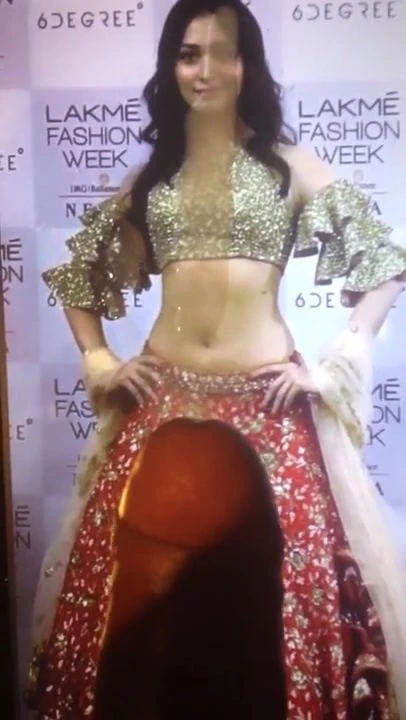 Tamanna navel kanji