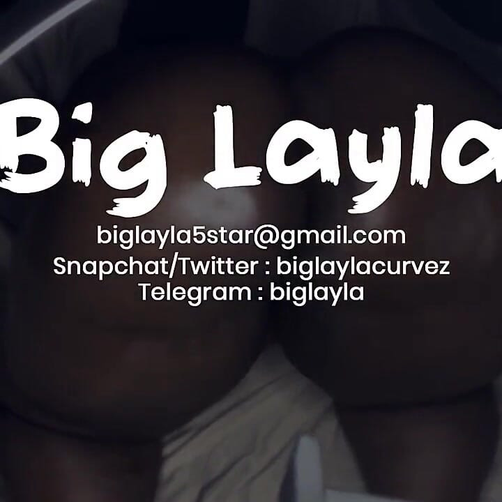 Minha colega de trabalho para me ajudar a me masturbar e ele me fodeu no processo.