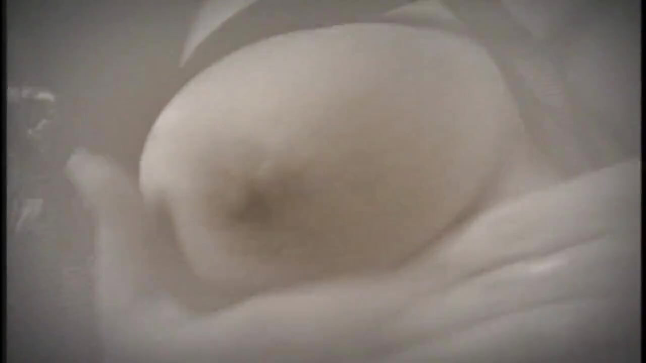 發情的熟女婊子榨乾每一根硬屌