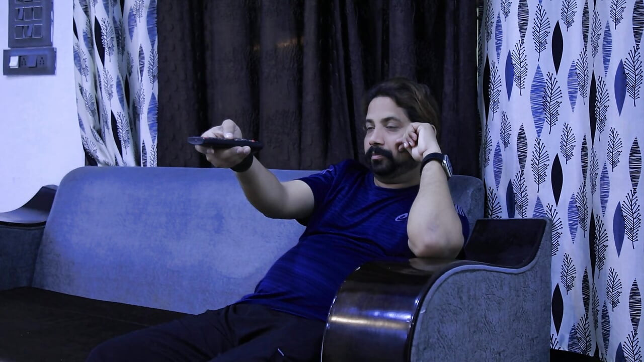 AURAT KA MOOD HUA AADAMEE KE PAAS PYAAS BUJHAANE KA  LIE AAEE